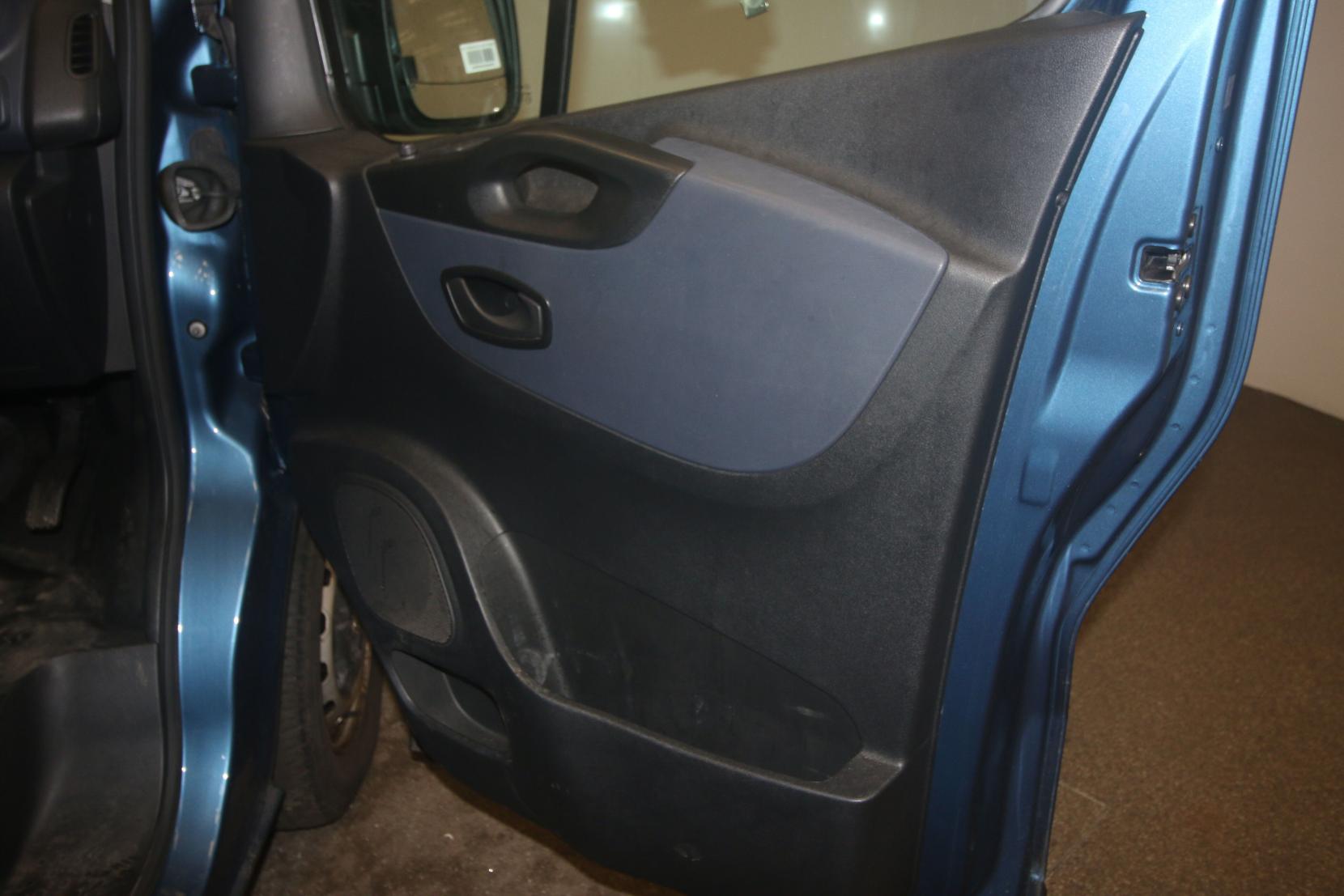 Vauxhall Vivaro 1.6 CDTi 2900 BiTurbo ecoFLEX Combi Van Double Cab 5dr Diesel Manual L2 H1 Euro 6 (s/s) (9 Seat) (95 ps)