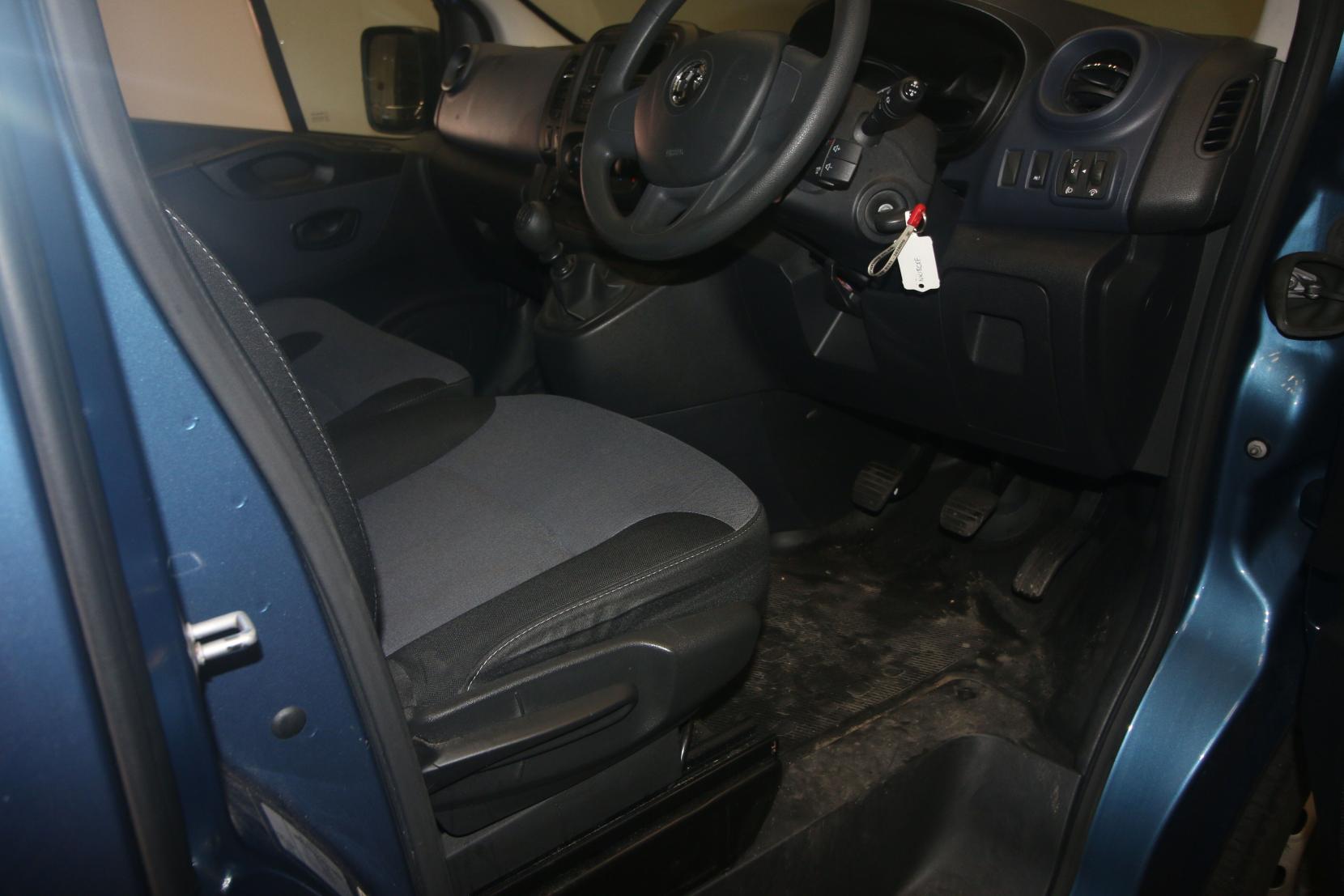 Vauxhall Vivaro 1.6 CDTi 2900 BiTurbo ecoFLEX Combi Van Double Cab 5dr Diesel Manual L2 H1 Euro 6 (s/s) (9 Seat) (95 ps)