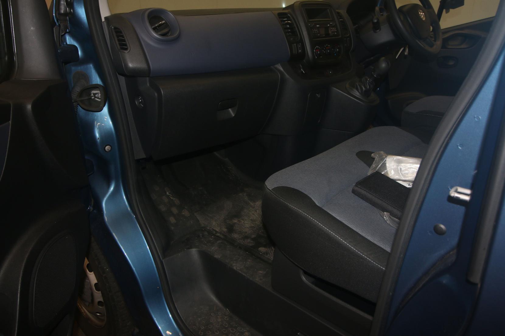 Vauxhall Vivaro 1.6 CDTi 2900 BiTurbo ecoFLEX Combi Van Double Cab 5dr Diesel Manual L2 H1 Euro 6 (s/s) (9 Seat) (95 ps)