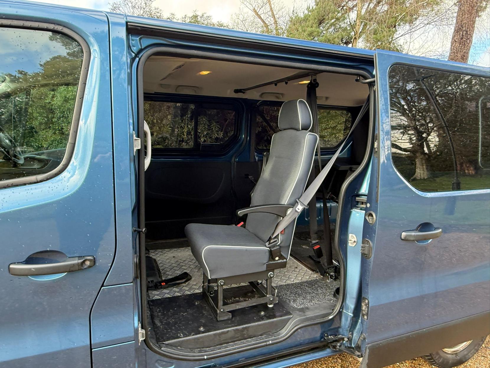 Vauxhall Vivaro 1.6 CDTi 2900 BiTurbo ecoFLEX Combi Van Double Cab 5dr Diesel Manual L2 H1 Euro 6 (s/s) (4 Seat) (95 ps)