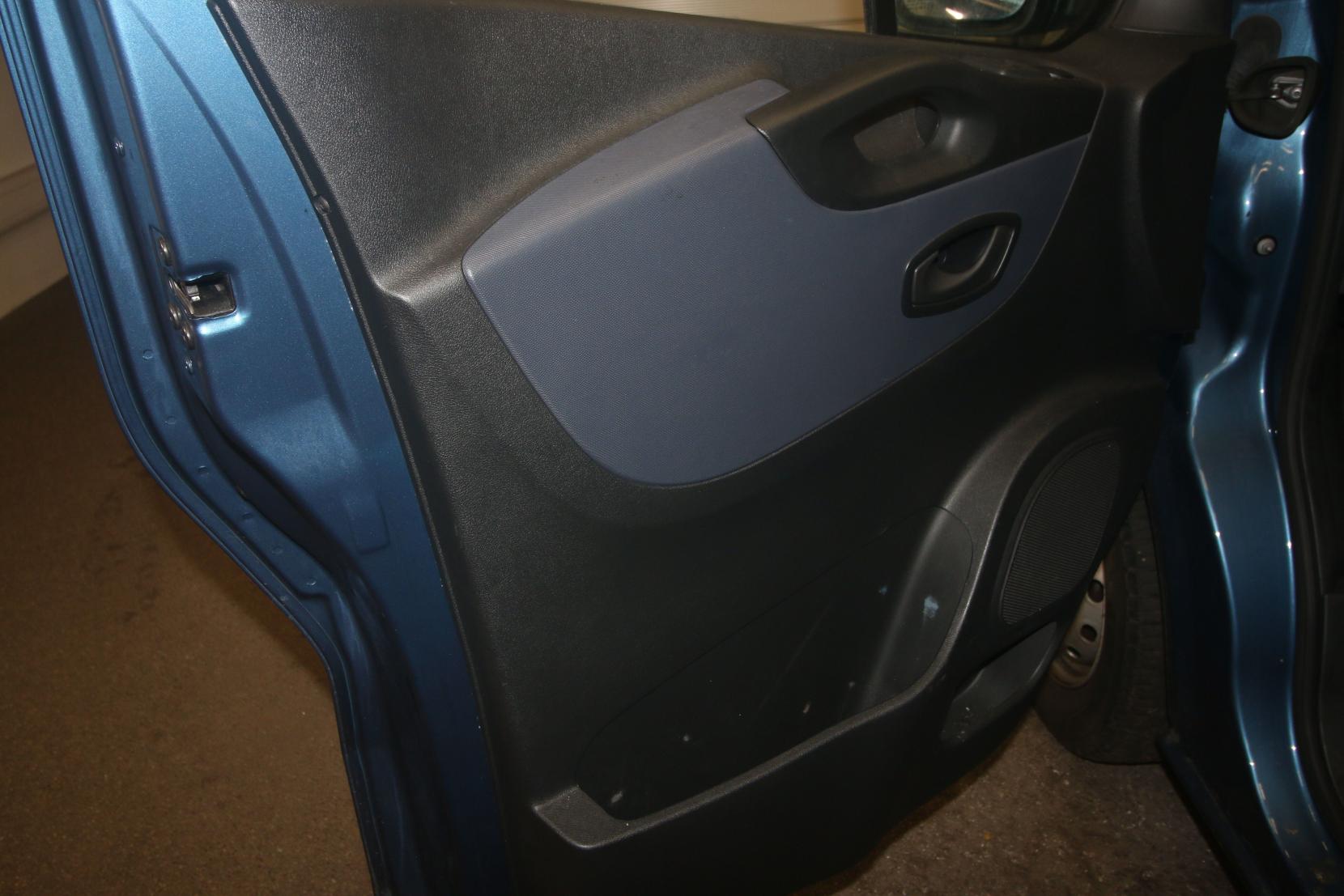 Vauxhall Vivaro 1.6 CDTi 2900 BiTurbo ecoFLEX Combi Van Double Cab 5dr Diesel Manual L2 H1 Euro 6 (s/s) (9 Seat) (95 ps)