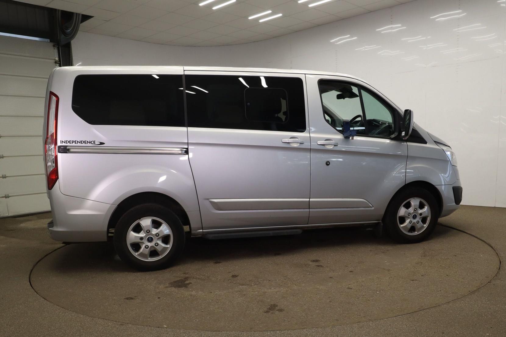 Ford Tourneo Custom 2.0 310 EcoBlue Titanium Minibus Double Cab 5dr Diesel Manual L1 Euro 6 (s/s) (130 ps) WAV